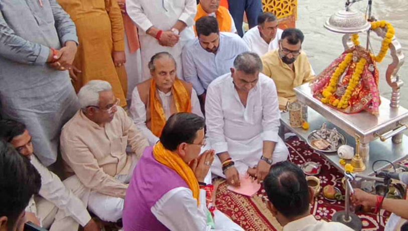 Photo of हरिद्वार: हरकी पैड़ी पर नदी उत्सव कार्यक्रम, सीएम धामी ने किया गंगा पूजन