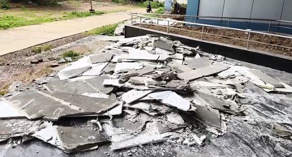 Photo of कोरबा: माता अहिल्याबाई होलकर कन्वेंशन हॉल के बड़े हिस्से का सीलिंग गिरने का मामला