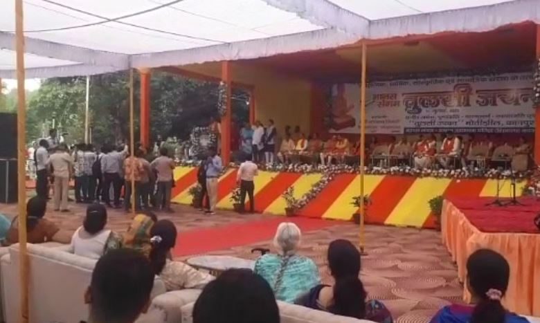 Photo of  कानपुर: तुलसी जयंती समारोह में पहुंचे डिप्टी सीएम ब्रजेश पाठक