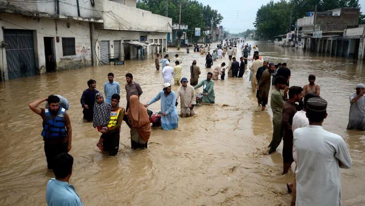 Photo of  पाकिस्तान में जलप्रलय, लगातार बारिश से 200 से ज्यादा लोगों की मौत और 560 घायल