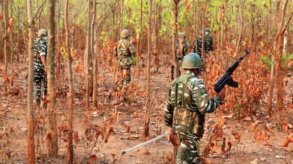 Photo of  छत्तीसगढ़ के बीजापुर में नक्सलियों ने किया आईईडी ब्लास्ट, चार ग्रामीण हुए घायल