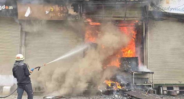 Photo of मालरोड पर दुकान में लगी भीषण आग, मची अफरा तफरी, सारा सामान जलकर राख