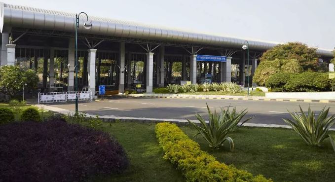 Photo of  नागपुर एअरपोर्ट पर देसी कट्टा लेकर पहुंचा शख्स, सुरक्षा में चूक पर उठे सवाल