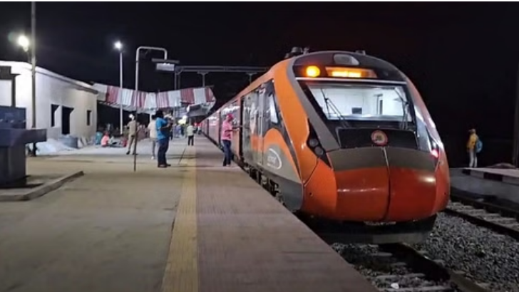 Photo of अब मेरठ से सीधे पहुंचें अयोध्या और वाराणसी! 27 अगस्त से वंदेभारत एक्सप्रेस का नया सफर शुरू