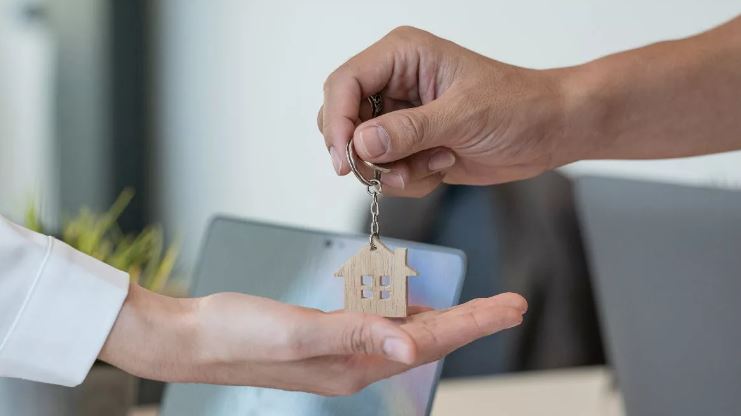 Photo of  क्या फिर कम होगा होम लोन का ब्याज? कितनी हो सकती है कटौती; एक्सपर्ट्स से जानें सब कुछ