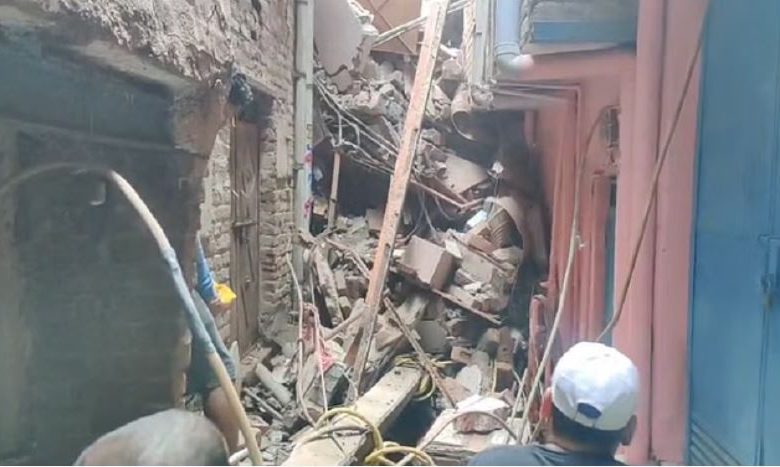 Photo of दिल्ली में बड़ा हादसा, चार मंजिला इमारत ढही