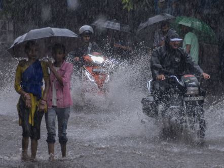 Photo of यूपी: आज 18 जिलों में भीषण बारिश का अलर्ट जारी