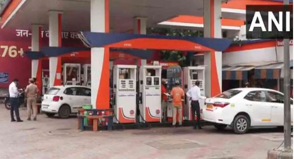 Photo of दिल्ली में पुराने वाहनों को फ्यूल नहीं: पुलिस ने दो बाइक की जब्त, पेट्रोल पंपों पर टीमें तैनात