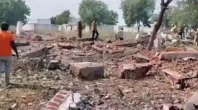 Photo of तमिलनाडु की पटाखा फैक्ट्री में जोरदार धमाके के बाद लगी आग