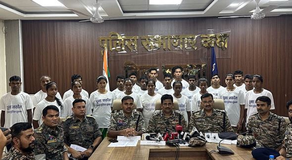 Photo of छत्तीसगढ़ में 23 इनामी नक्सलियों ने किया आत्मसमर्पण