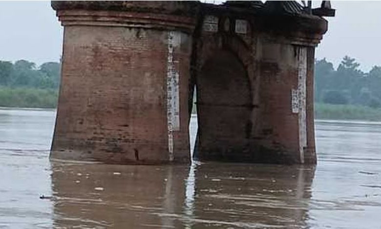 Photo of दिल्ली में खतरे के निशान के पास पहुंचा यमुना का जलस्तर