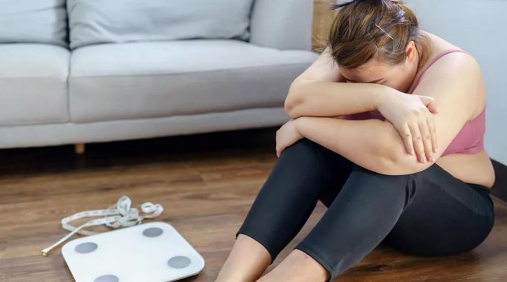 Photo of मूड स्‍व‍िंग्‍स और वजन बढ़ने से हैं परेशान? Hormonal Imbalance हो सकती है वजह