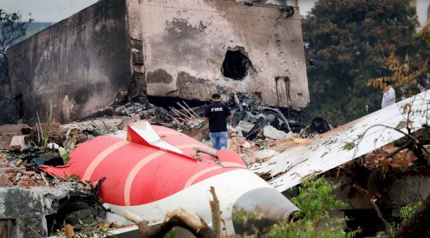 Photo of  अहमदाबाद विमान दुर्घटना: जांच रिपोर्ट तो आ गई, लेकिन अभी कुछ सवालों के जबाव हैं बाकी