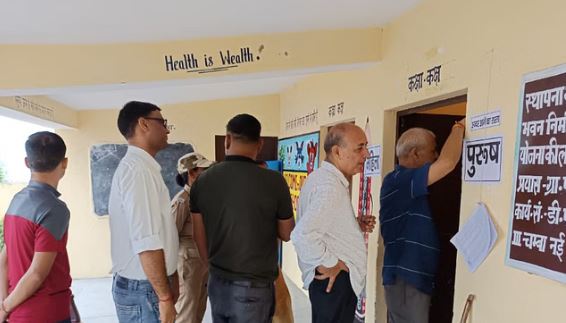 Photo of दूसरे चरण में बारिश के बीच जमकर बरसे वोट, 70% हुआ मतदान, पहले में 68 फीसदी