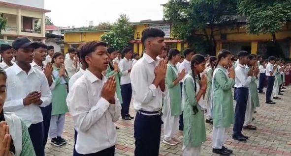 Photo of उत्तराखंड: स्कूलों की प्रार्थना सभा में आज से बच्चे पढ़ेंगे श्रीमद्भगवद् गीता