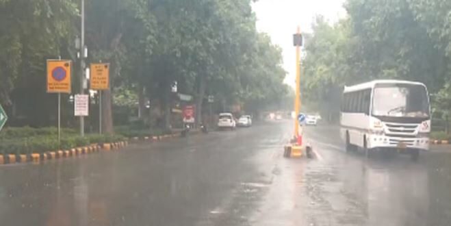 Photo of दिल्ली-एनसीआर में बारिश से मौसम हुआ खुशनुमा