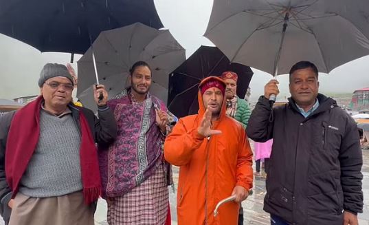 Photo of तीर्थ पुरोहितों ने खोला मोर्चा: यूपी में केदारनाथ के नाम से मंदिर बनने का विरोध