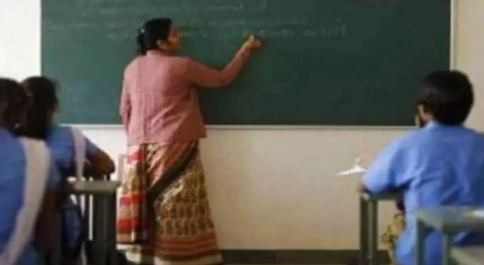 Photo of रायसेन में 236 शिक्षकों के तबादले पर हंगामा, ट्रांसफर लिस्ट पर मिले मंत्री के OSD के साइन