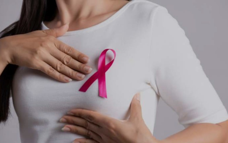 Photo of सिर्फ गांठ ही नहीं, ये 5 लक्षण भी है ब्रेस्ट कैंसर के संकेत