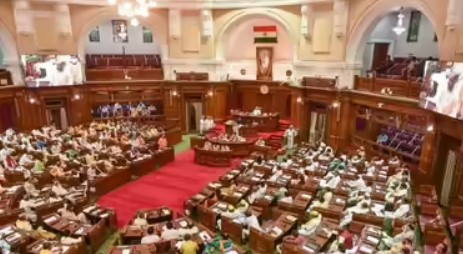 Photo of यूपी: पूरी रात चलती रही विधानसभा की कार्यवाही, निशाने पर रही सपा