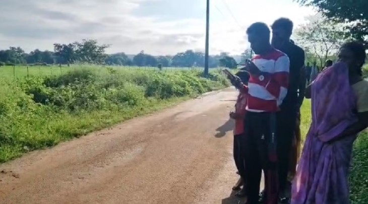 Photo of छत्तीसगढ़: नारागांव में सड़क किनारे मिली अज्ञात व्यक्ति की लाश, ग्रामीणों में सनसनी