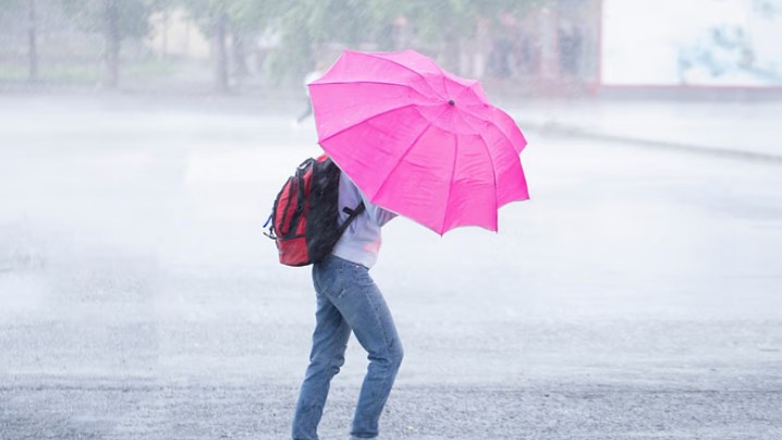 Photo of यूपी: आज से आएगी मानसून में कमी, सिर्फ इन जिलों के लिए जारी हुआ बारिश का अलर्ट
