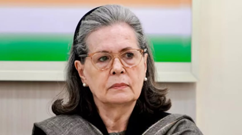 Photo of नागरिकता मिलने से पहले ही वोटर लिस्ट में जुड़ा सोनिया गांधी का नाम