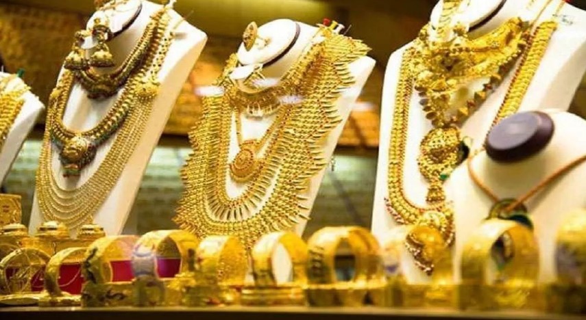 Photo of आज फिर गिरी सोने की कीमत, चांदी की चमक भी हुई कम