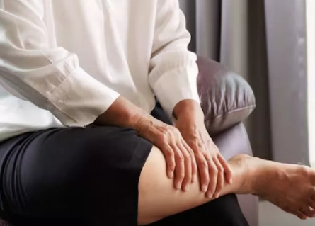 Photo of सिर्फ थकान नहीं, Vitamin-K की कमी से भी रहता है पैरों में दर्द!