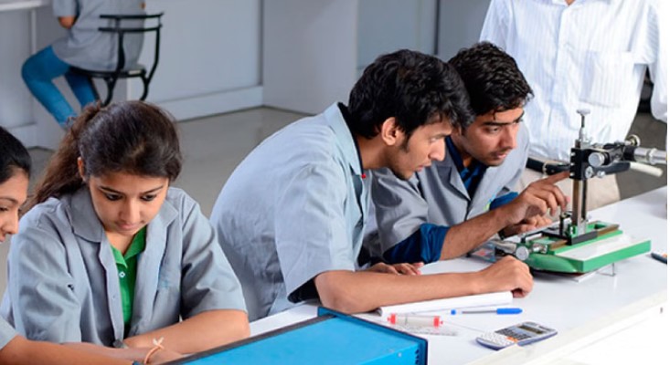 Photo of यूपी: अब वैदिक गणित और महिला स्वास्थ्य की पढ़ाई भी करेंगे इंजीनियर