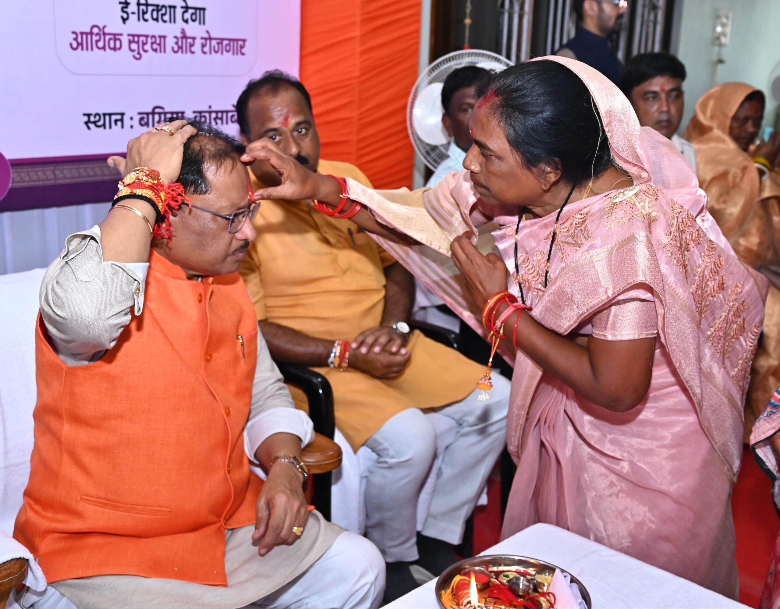 Photo of मुख्यमंत्री साय को जशपुर की बहनों ने बांधी राखी