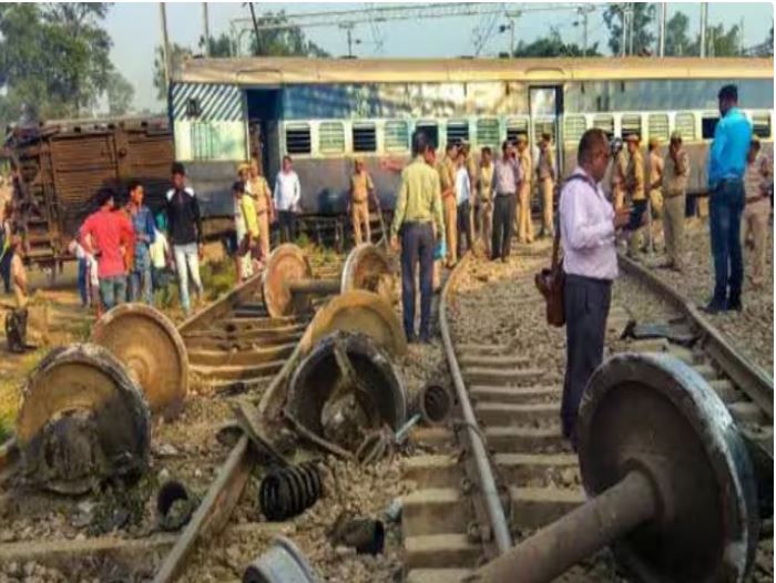 Photo of कब्र की हुई खुदाई से निकाली लाश, रेलवे ट्रैक पर पांच दिन पहले मिला था शव
