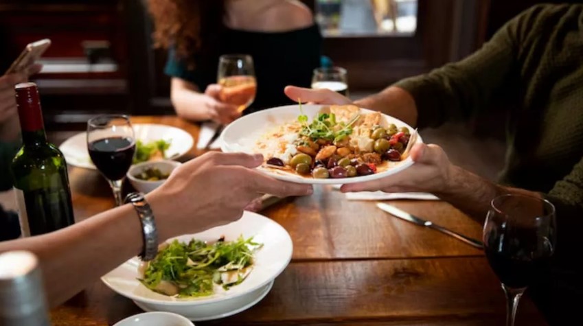 Photo of भरपेट खाने के बाद भूलकर भी न करें ये 7 चीजें