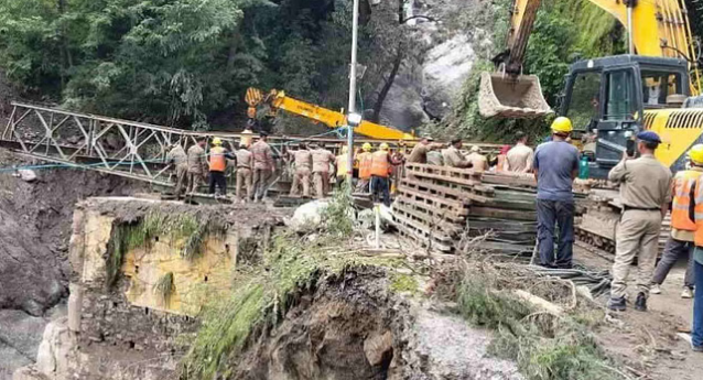 Photo of उत्तरकाशी आपदा: 15 फीट नीचे दबे लोगों को तलाशना चुनौती