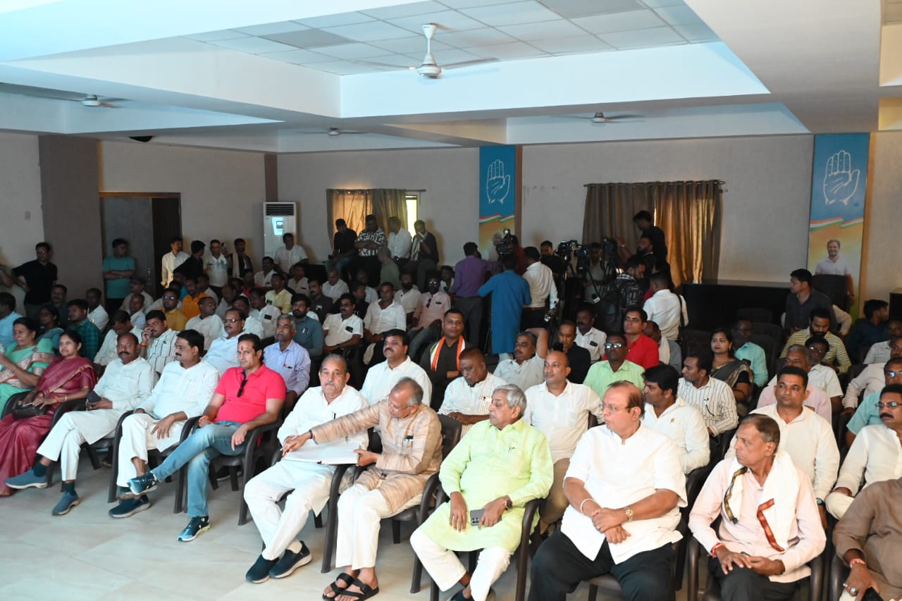 Photo of कांग्रेस नेताओं ने देखा राहुल गांधी के प्रेस कॉन्फ्रेंस की रिकॉर्डिंग