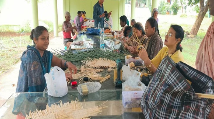 Photo of छत्तीसगढ़: बांस शिल्पकला से सशक्त होंगे कमार और बसोड परिवार