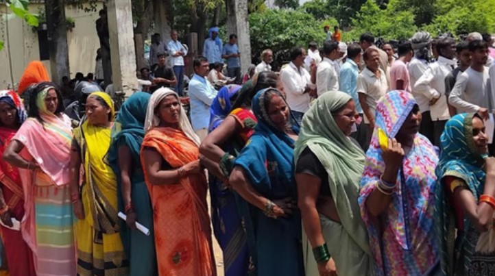 Photo of यूपी: पूरे प्रदेश में खाद का संकट, कई जगह हुए प्रदर्शन
