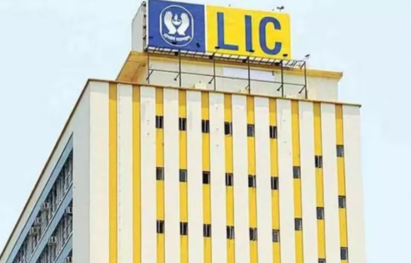 Photo of LIC और सरकारी बैंकों के शेयर बेचेगी सरकार, क्यों घटाना चाहती है हिस्सेदारी