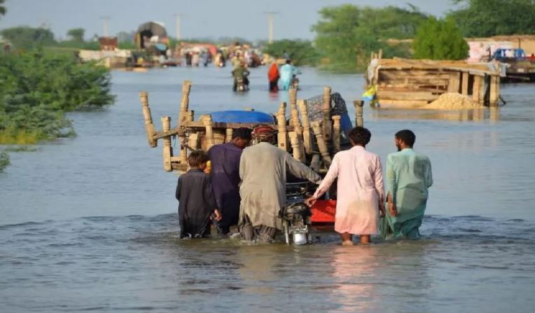 Photo of पाकिस्तान में बाढ़ ने मचाया तांडव, अब तक 299 लोगों की मौत; सैकड़ों लोग हुए बेघर