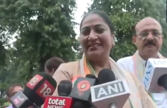 Photo of सीएम रेखा ने बेटियों के लिए तिरंगा साइक्लोथॉन को हरी झंडी दिखाई