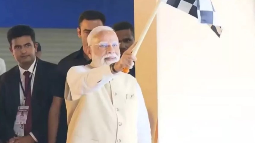 Photo of पीएम मोदी ने किया गुजरात में ई-विटारा प्लांट का उद्घाटन