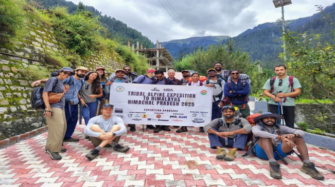Photo of छत्तीसगढ़: हिमालय अभियान पर रवाना हुई जशपुर की जनजातीय पर्वतारोहण टीम