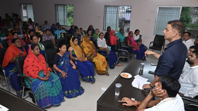 Photo of छत्तीसगढ़: स्वच्छता दीदियों की बैठक में भाटापारा को स्वच्छ और सुंदर बनाने का संकल्प