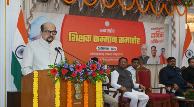 Photo of छत्तीसगढ़: राज्यपाल रमेन बोले- छात्रों के रोल मॉडल होते हैं शिक्षक