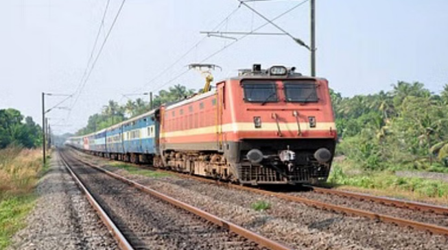 Photo of गोरखपुर से पुणे के बीच रोजाना चलेगी पूजा स्पेशल