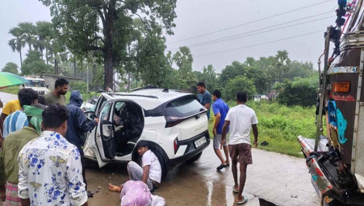 Photo of छत्तीसगढ़: सुकमा में दर्दनाक हादसा: कार और 12 चक्का वाहन में हुई भिड़ंत