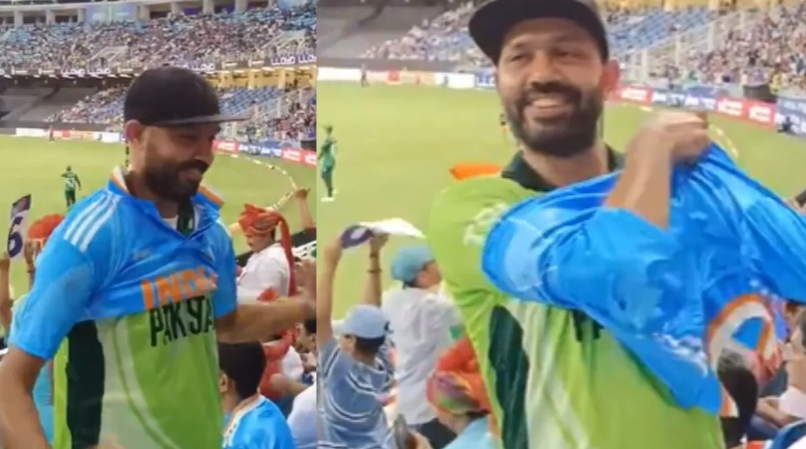 Photo of टीम को हारता देख बीच मैच जर्सी बदलने लगा पाकिस्तानी फैन