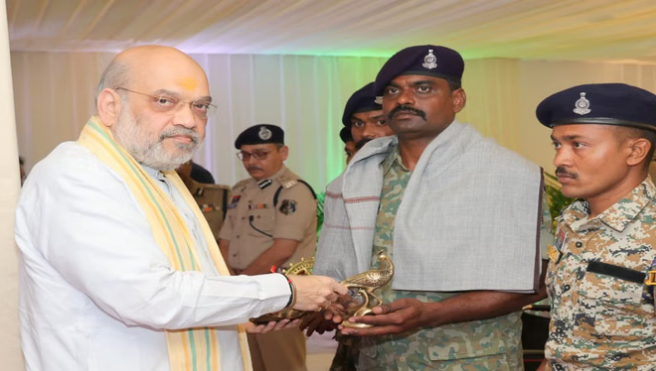 Photo of छत्तीसगढ़: अमित शाह ने नक्सलियों पर प्रहार करने वाले जवानों को किया सम्मानित