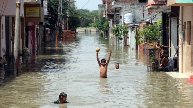 Photo of यूपी में बाढ़ का कहर, सैकड़ों गांव बने टापू, लाखों प्रभावित