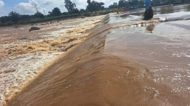 Photo of छत्तीसगढ़: जन संसाधन विभाग की लापरवाही से बढ़ा बाढ़ का खतरा, एनीकट के 3 गेट नहीं खोले